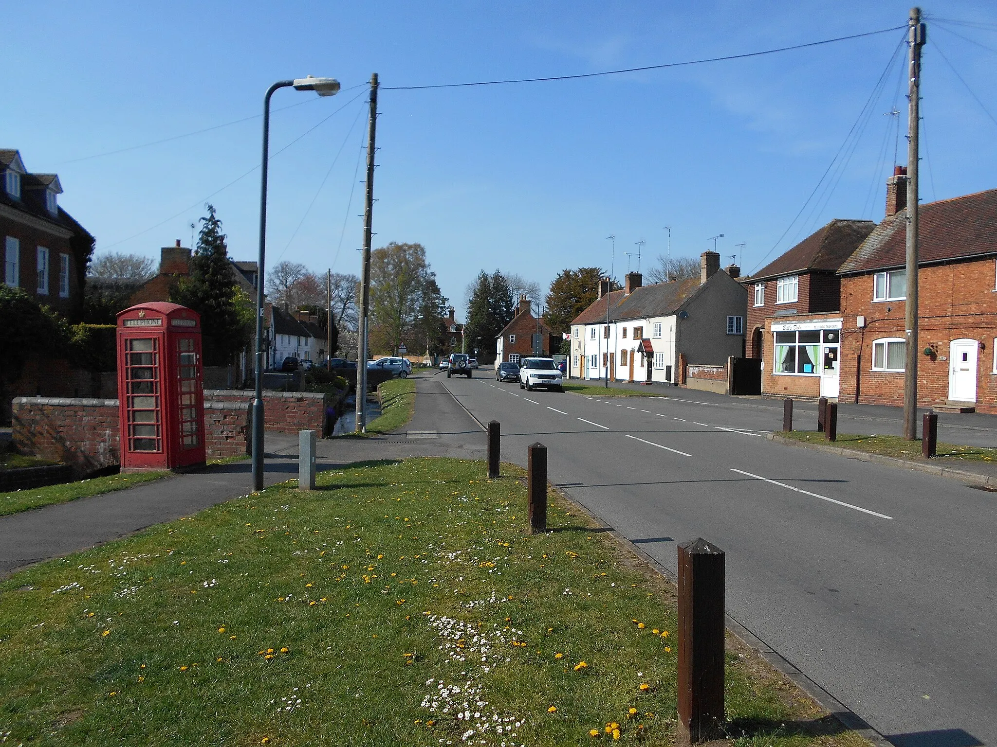 Photo showing: Main Street, Wolston