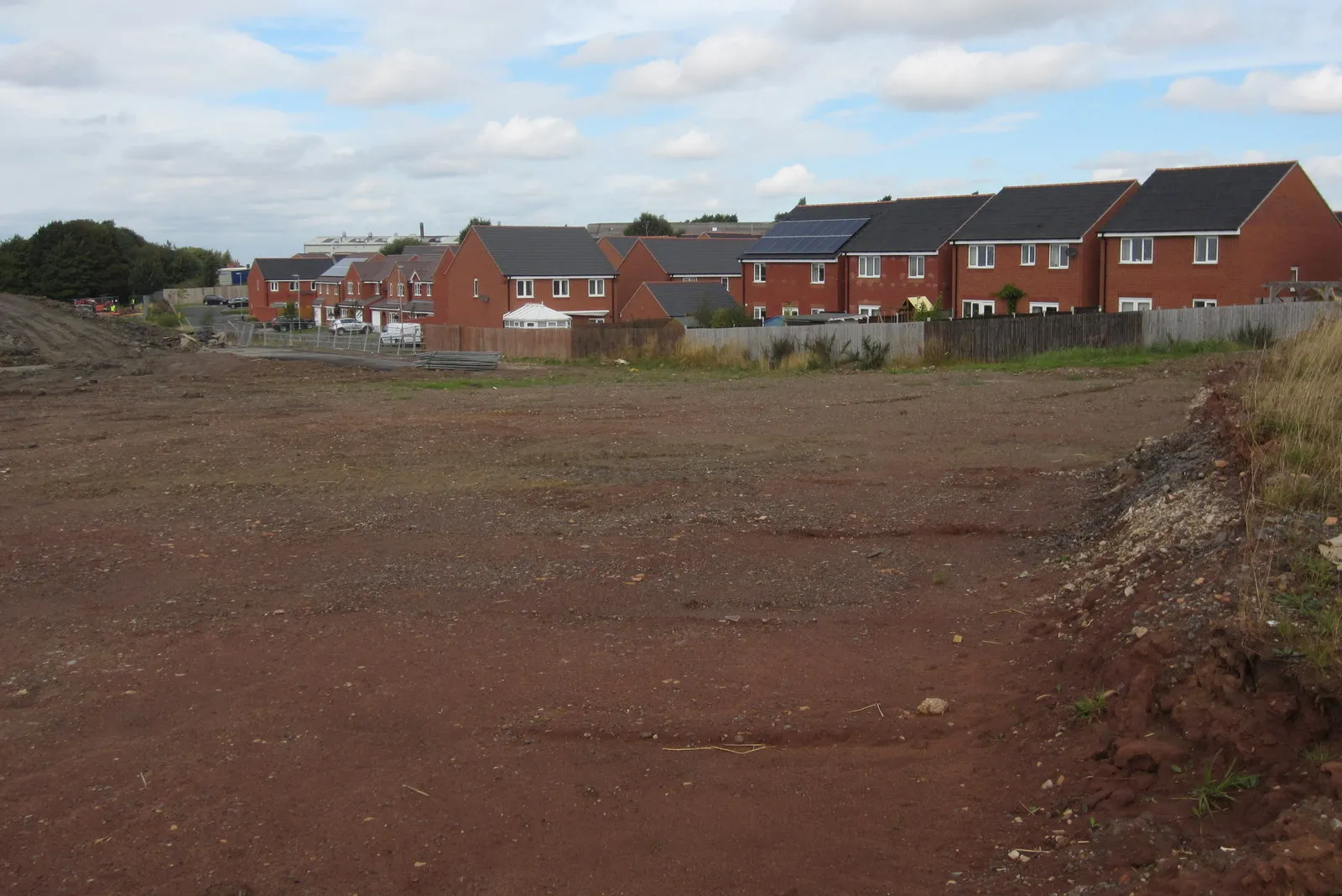 Photo showing: New houses on Davenport Way