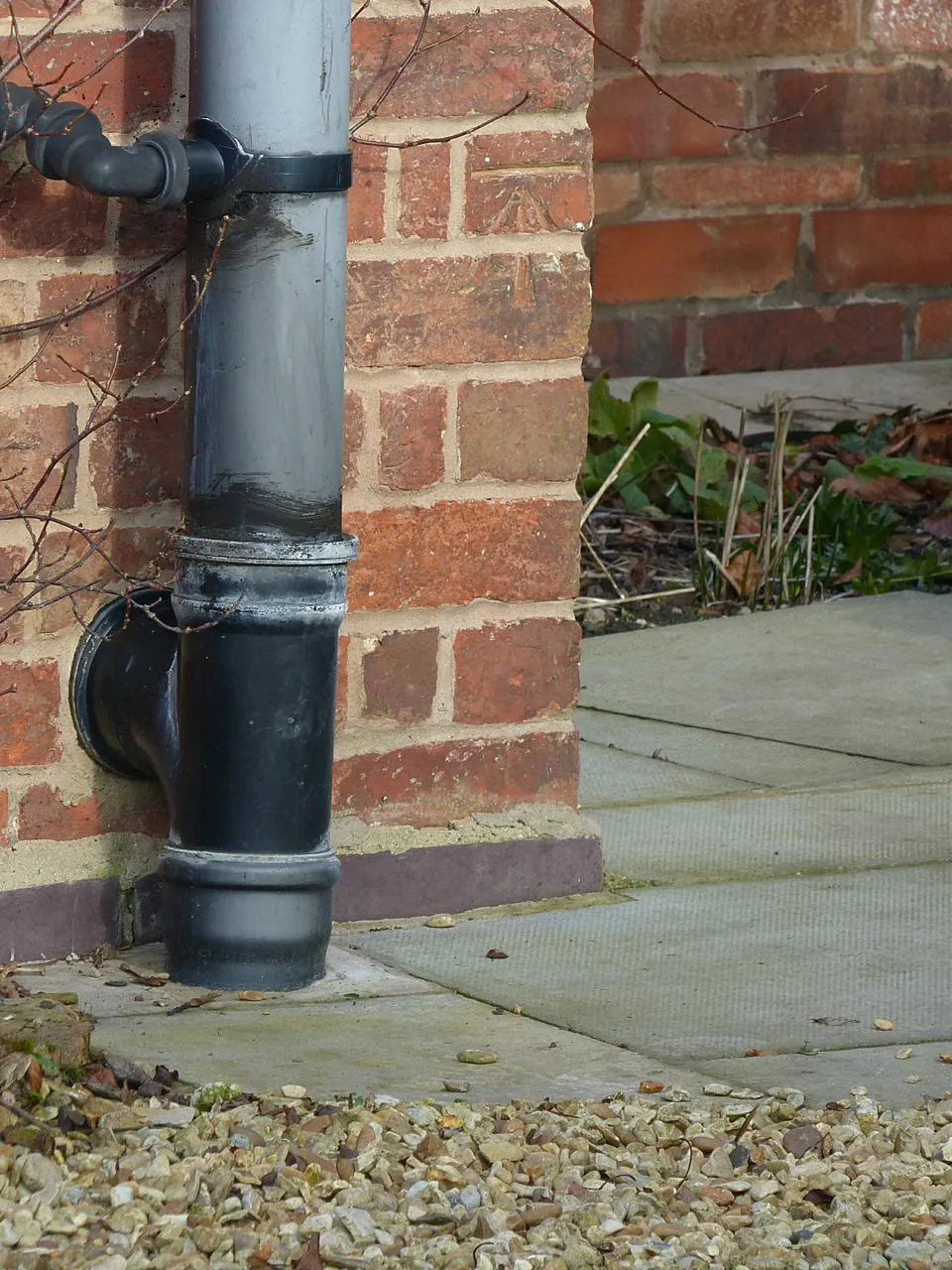 Photo showing: Bench mark, Lynne Cottage, Burton Lazars