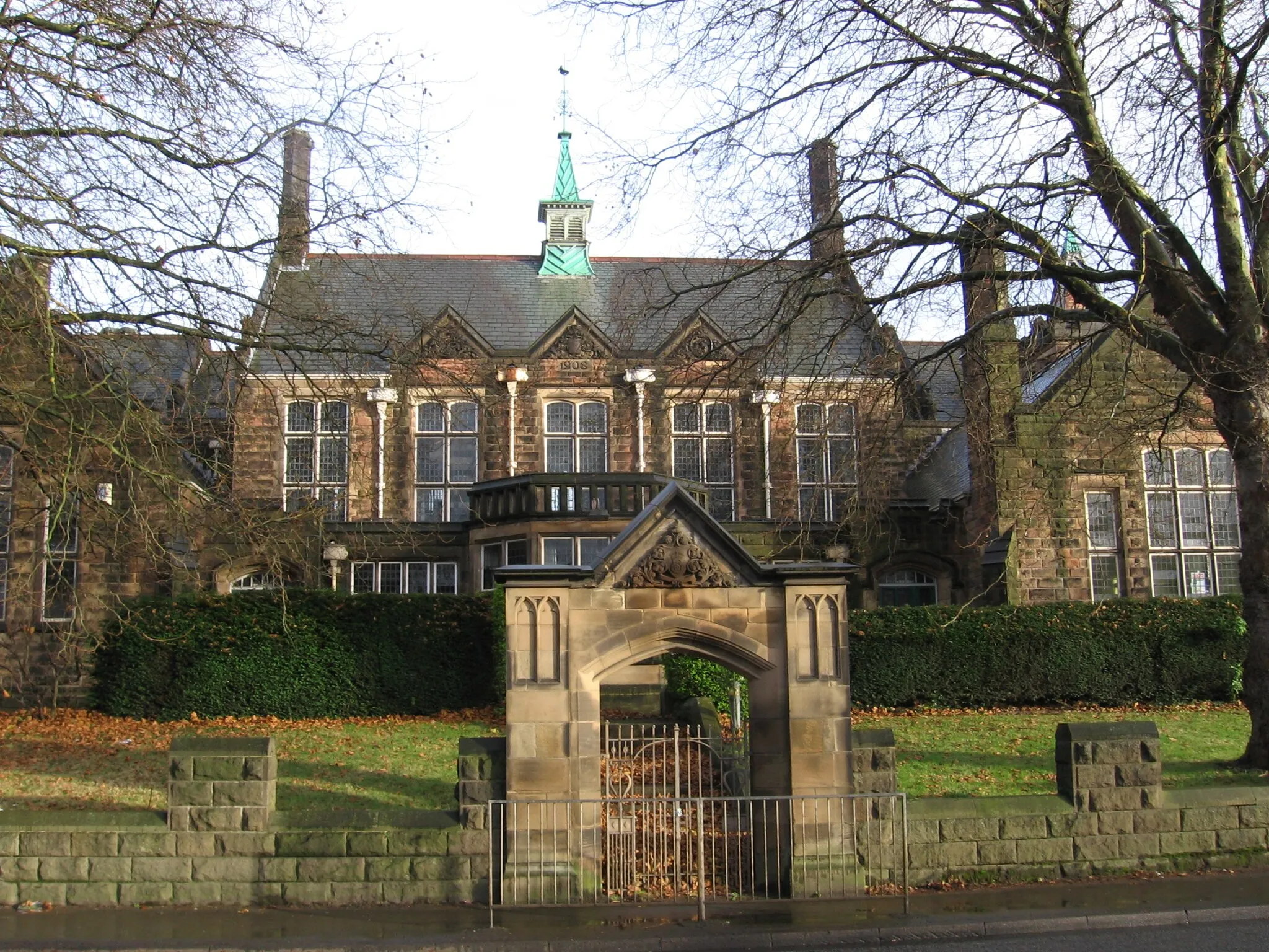 Photo showing: Belper - Herbert Strutt School - Front