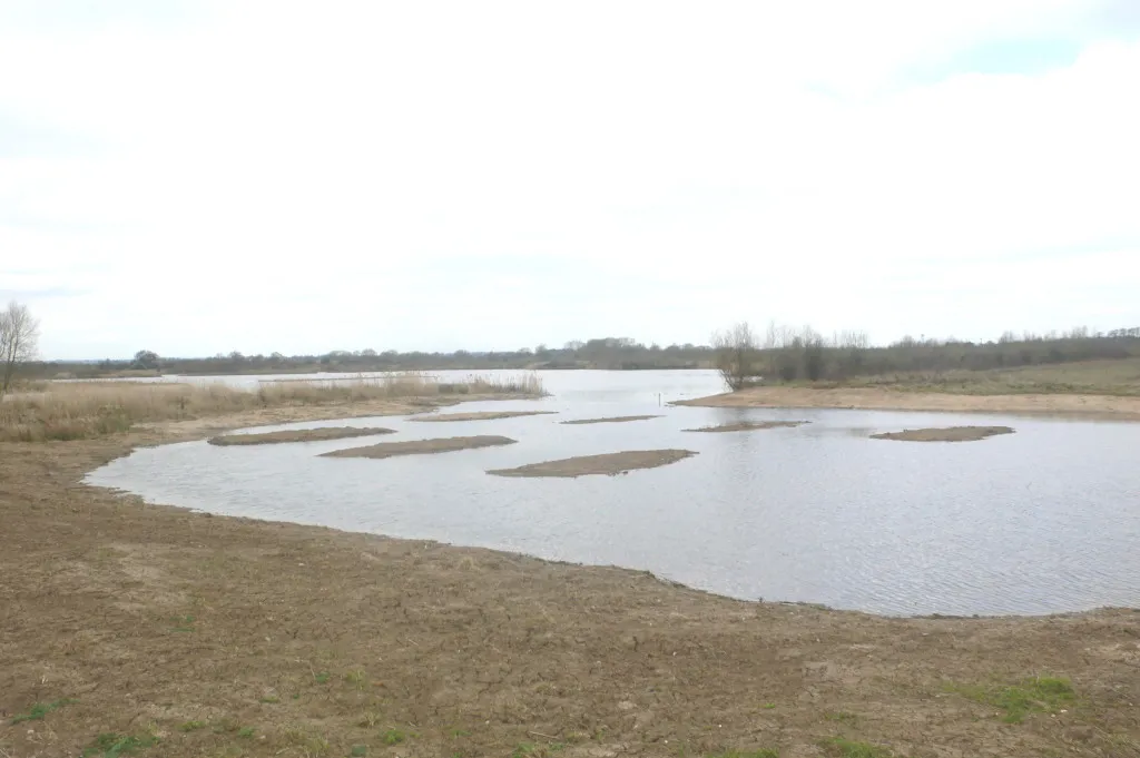 Photo showing: Willington gravel pits April 2007, my image.