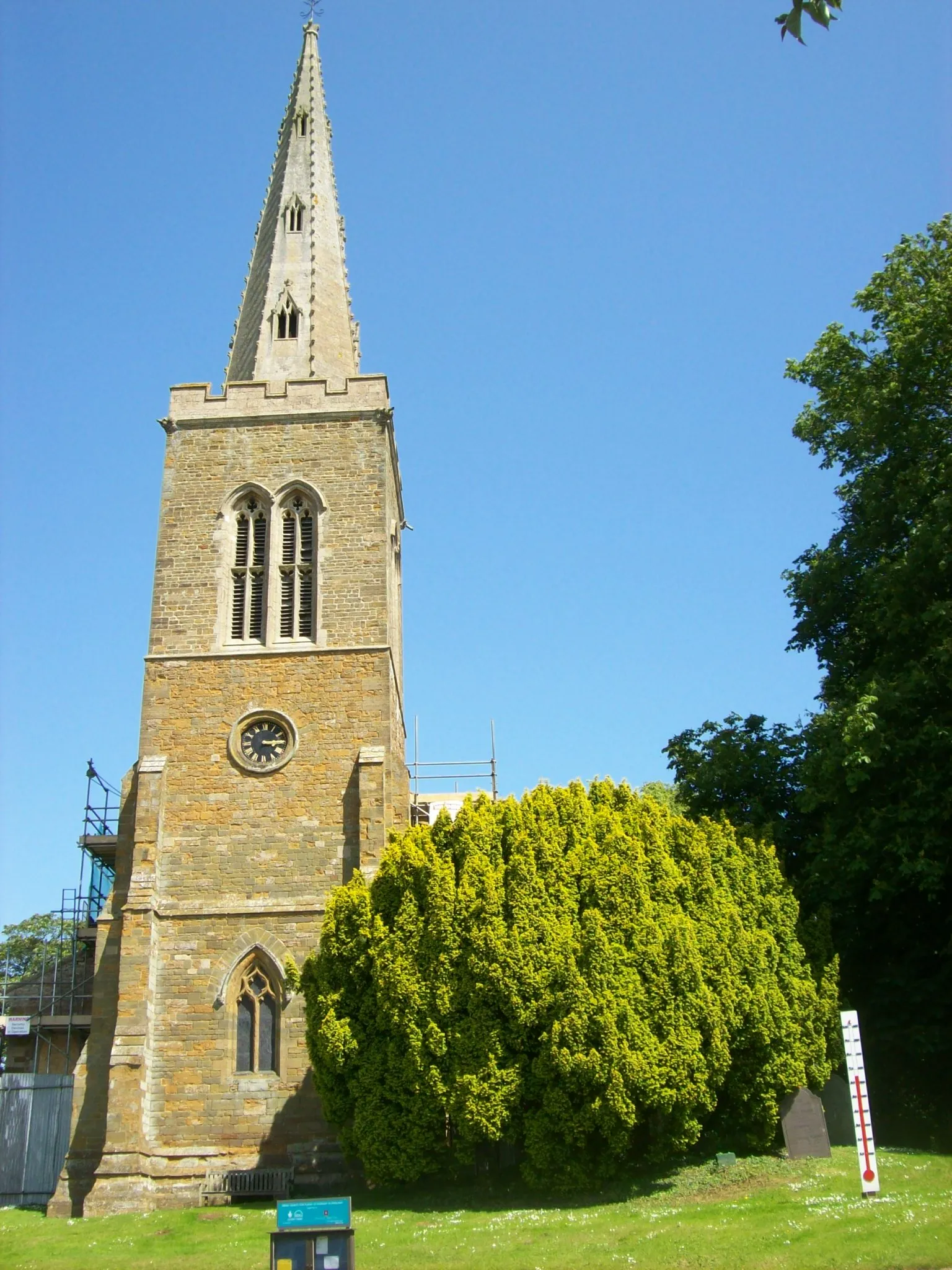 Photo showing: All Saints' parish church, Naseby, Northamptonshire, seen from the west