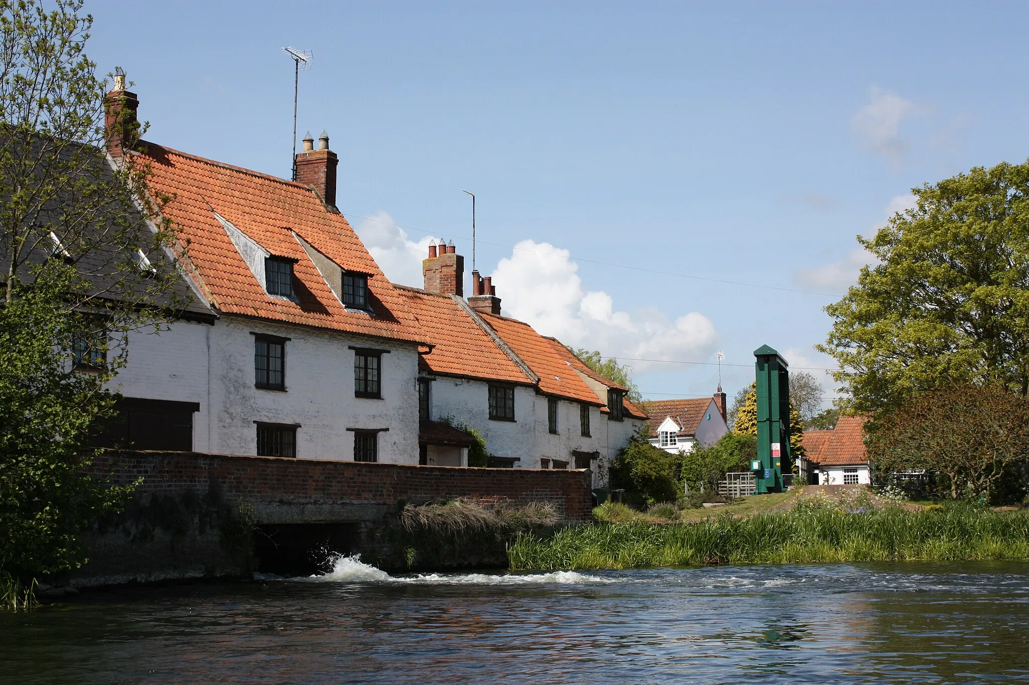 Photo showing: The Mill at Hardwater crossing, Great Doddington, Northants