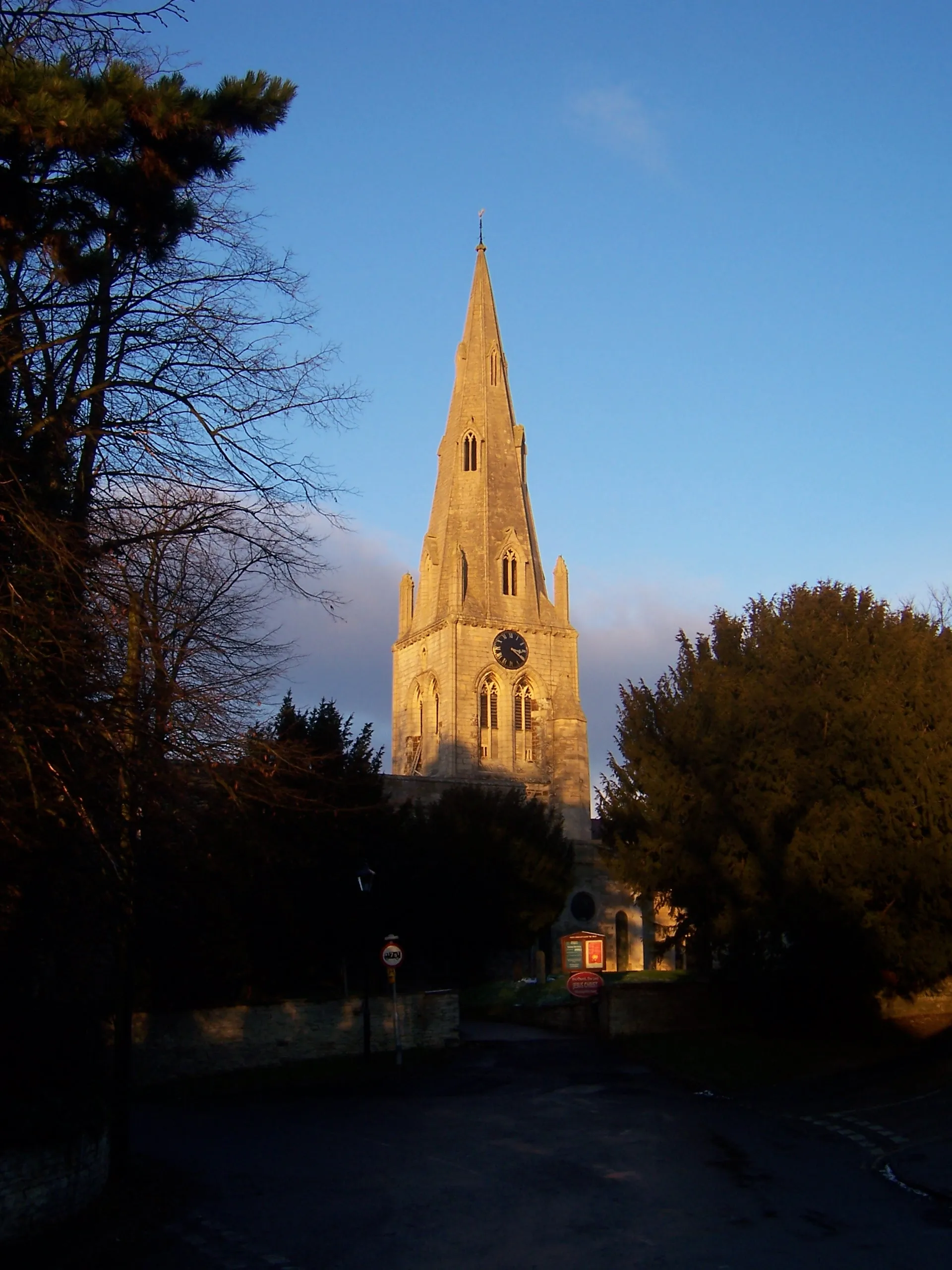 Photo showing: Central tower and broach spire of St Mary the Virgin parish church, Wollaston, Northamptonshire