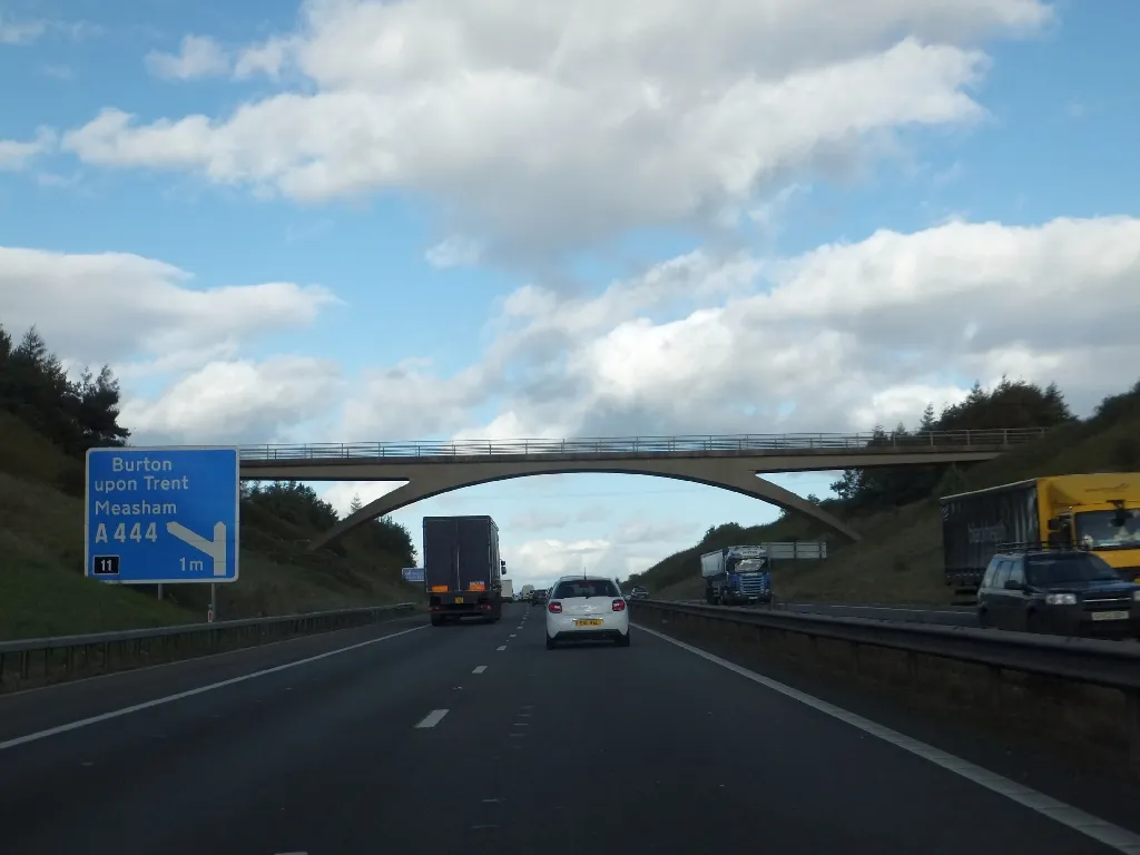 Photo showing: A magnificent arch carrying a farm track over M42