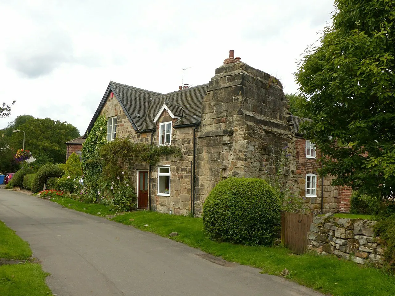 Photo showing: Manor House and Abbey House, Dale Abbey