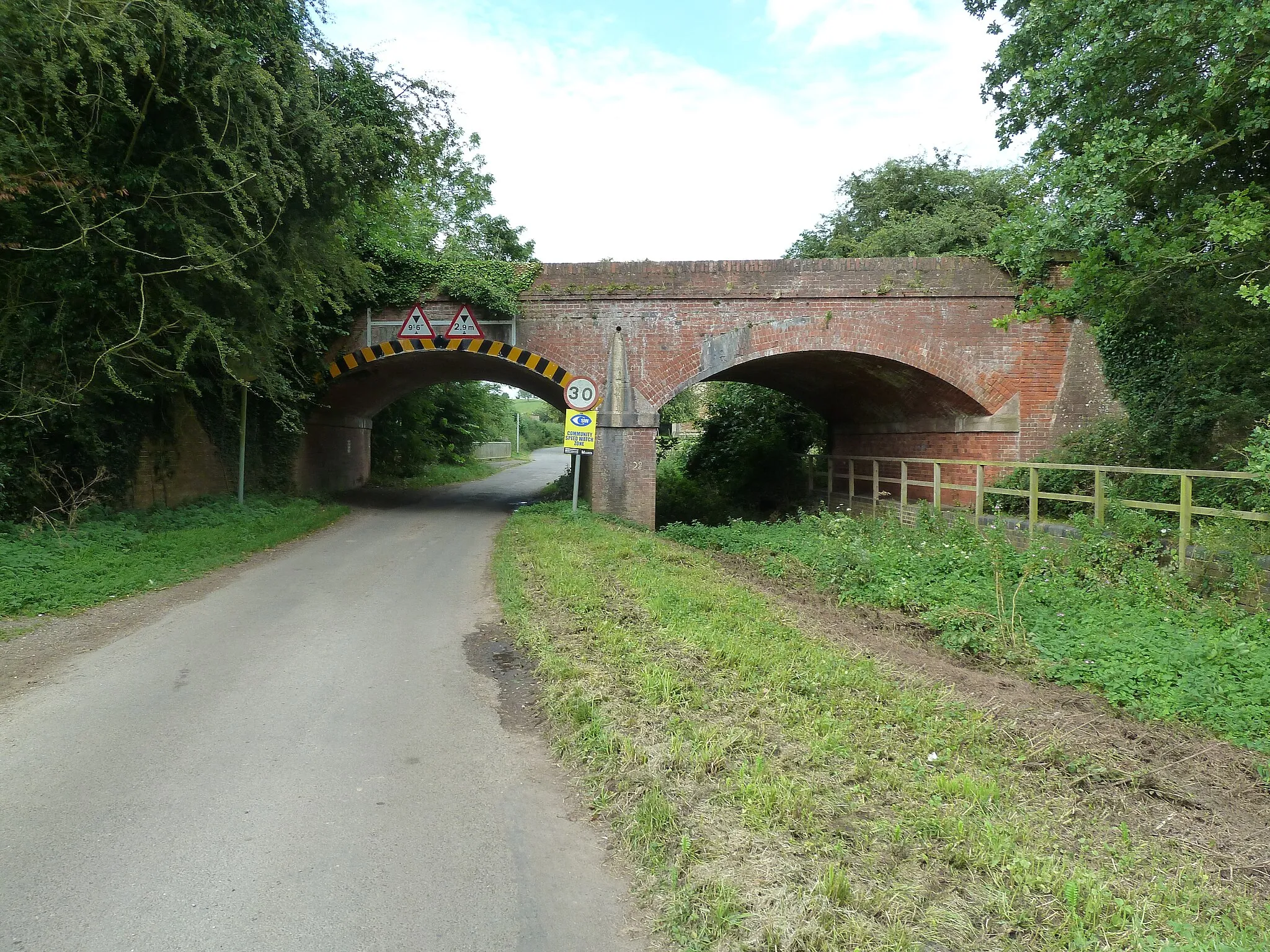 Photo showing: Disused railway bridge