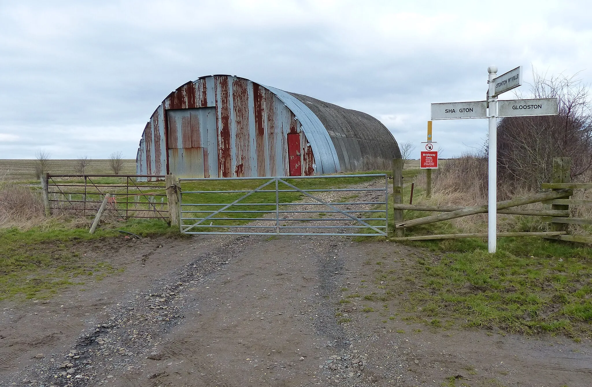 Photo showing: Barn along Gartree Road