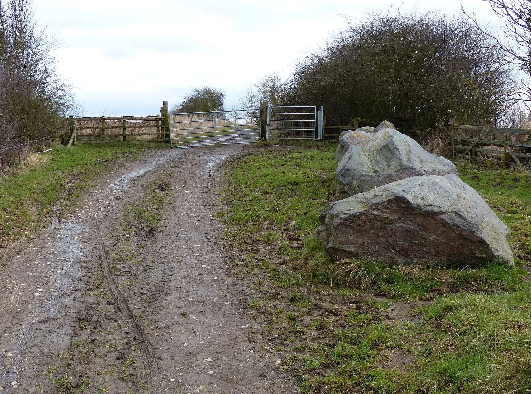 Photo showing: Boulders along the Gartree Road
