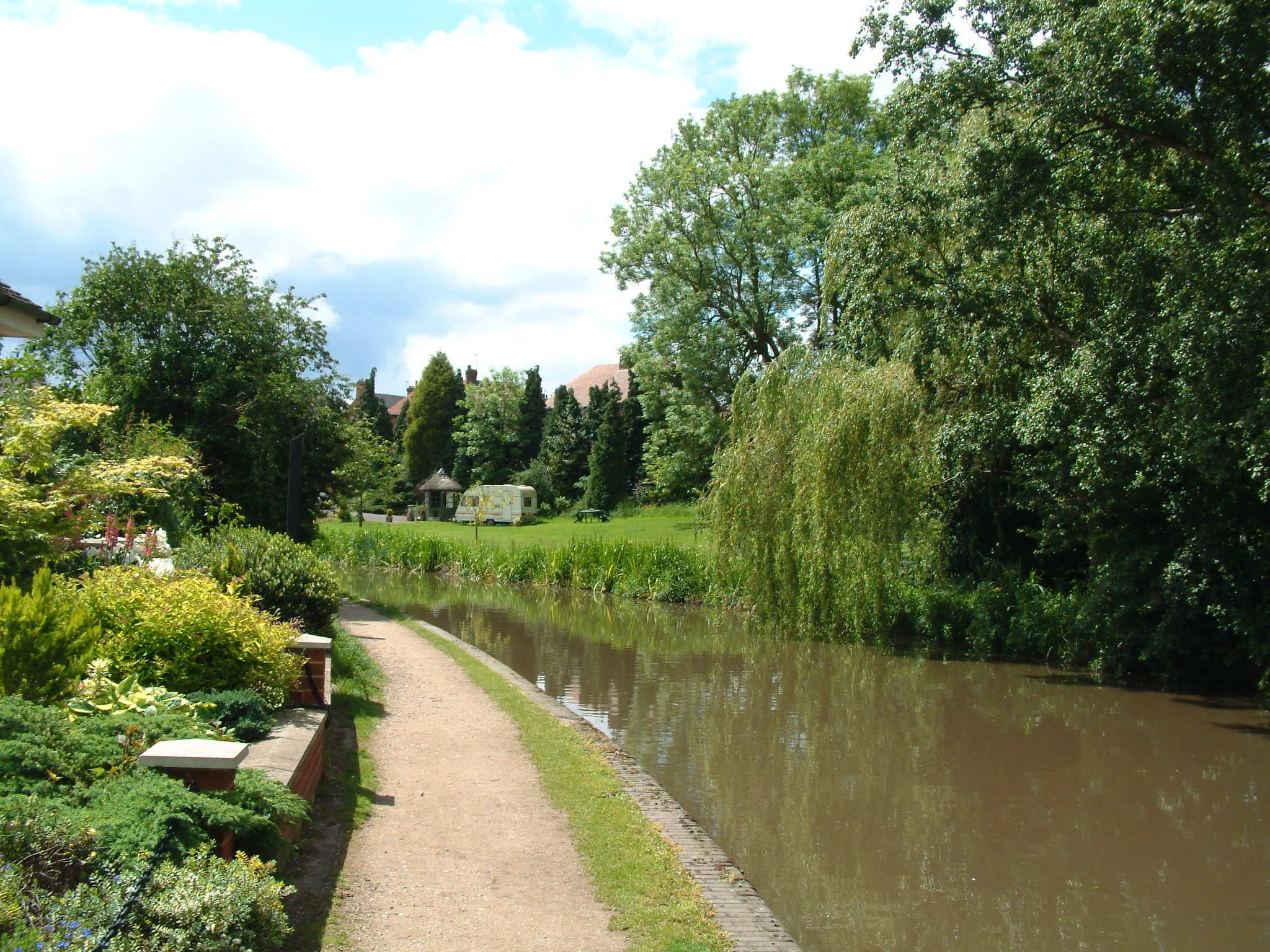 Photo showing: Birmingham &  Fazeley Canal, Hopwas
