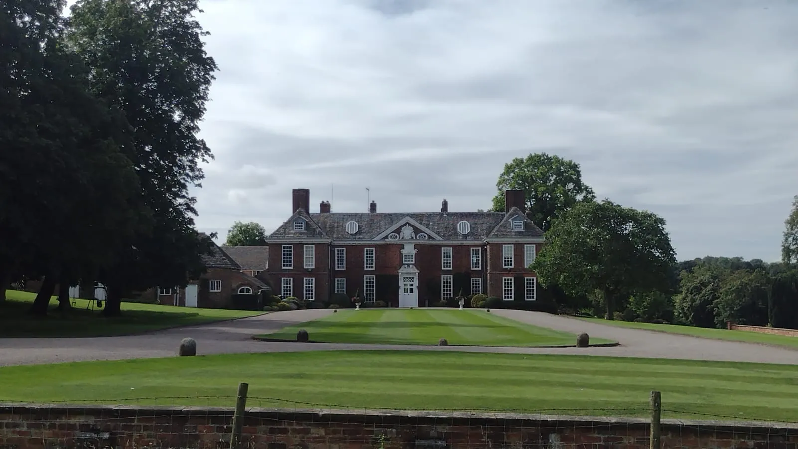 Photo showing: A picture of the Northern side of Lowesby Hall, Leicestershire