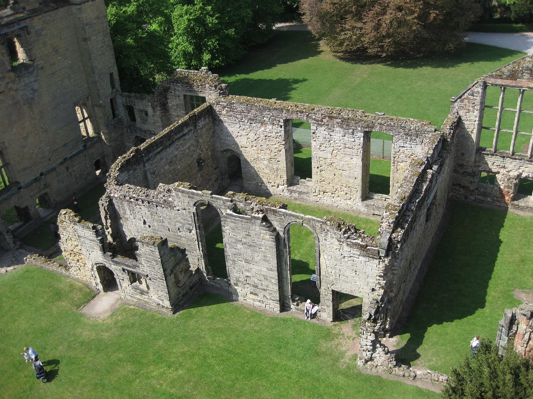 Photo showing: the large hall at ashby de la zouch castle as seen from the top of the tower