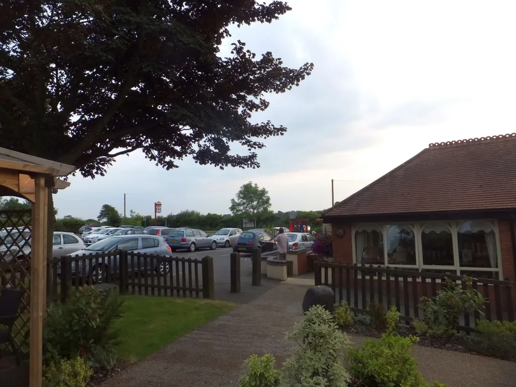 Photo showing: Car park of Copt Oak inn