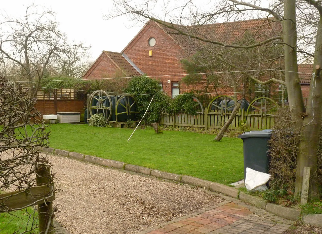 Photo showing: Garden off Church Lane