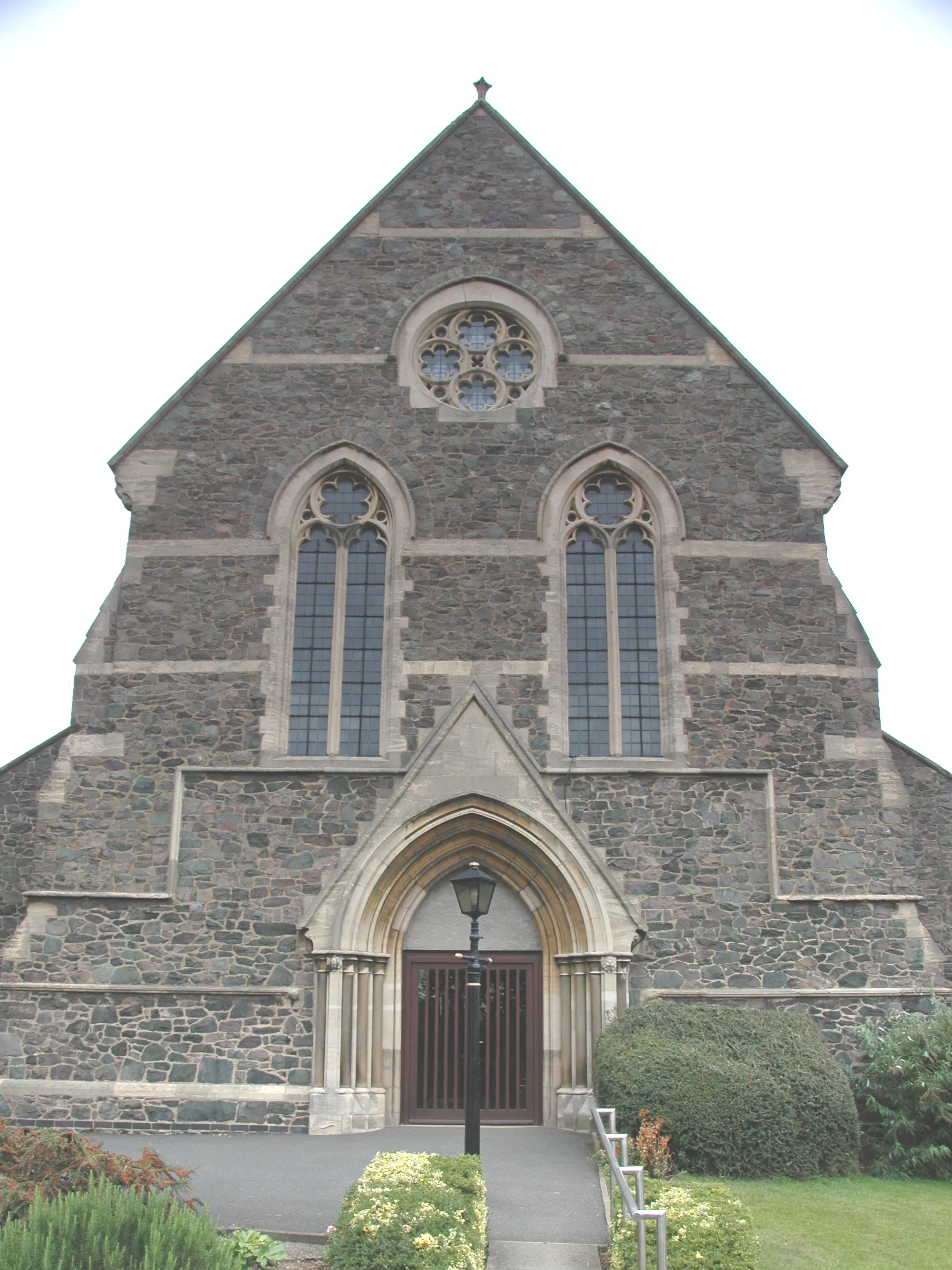 Photo showing: West front of the Church of England parish church of St John the Baptist, Hugglescote, Leicestershire, designed by JB Everard and completed in 1879