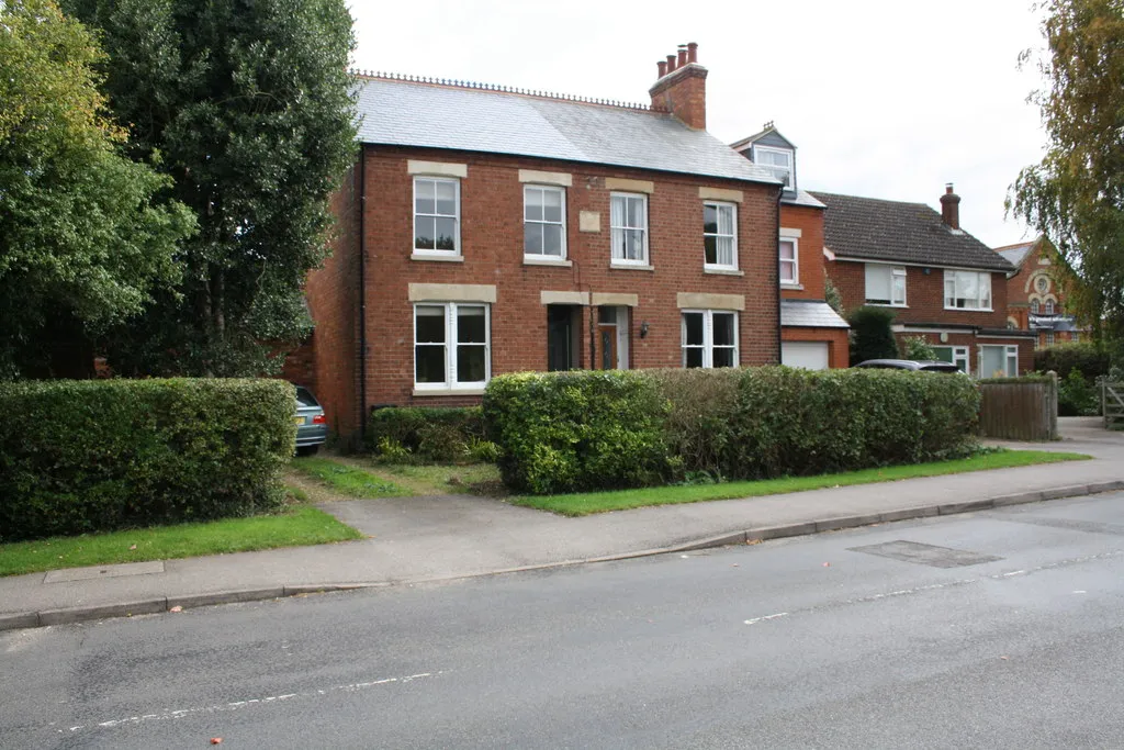 Photo showing: Nos. 34 and 32 Bradwell Road