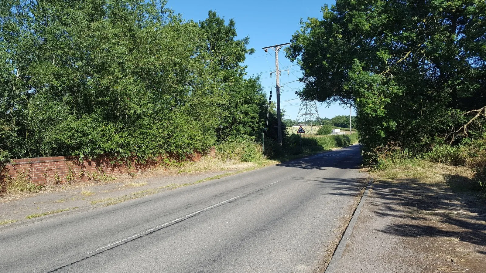 Photo showing: Croft Road near Thurlaston