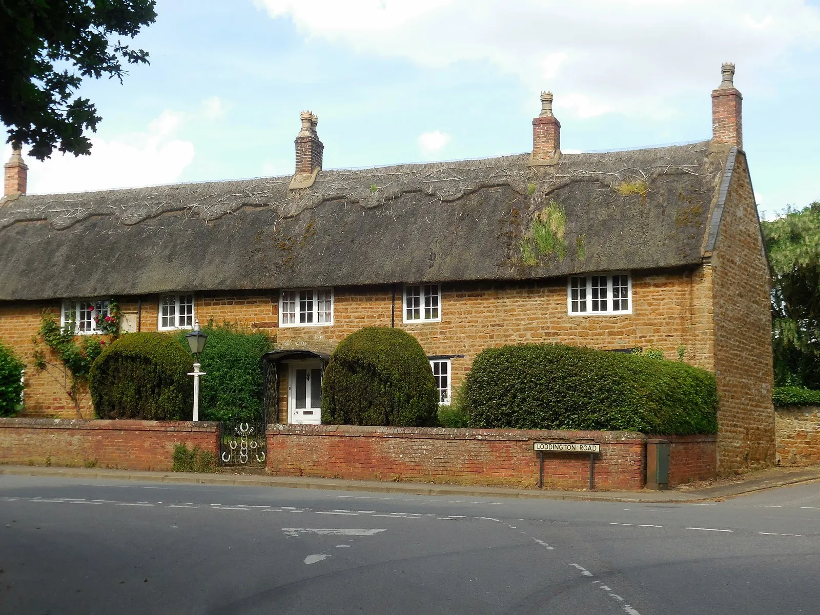 Photo showing: Great Cransley Cottages