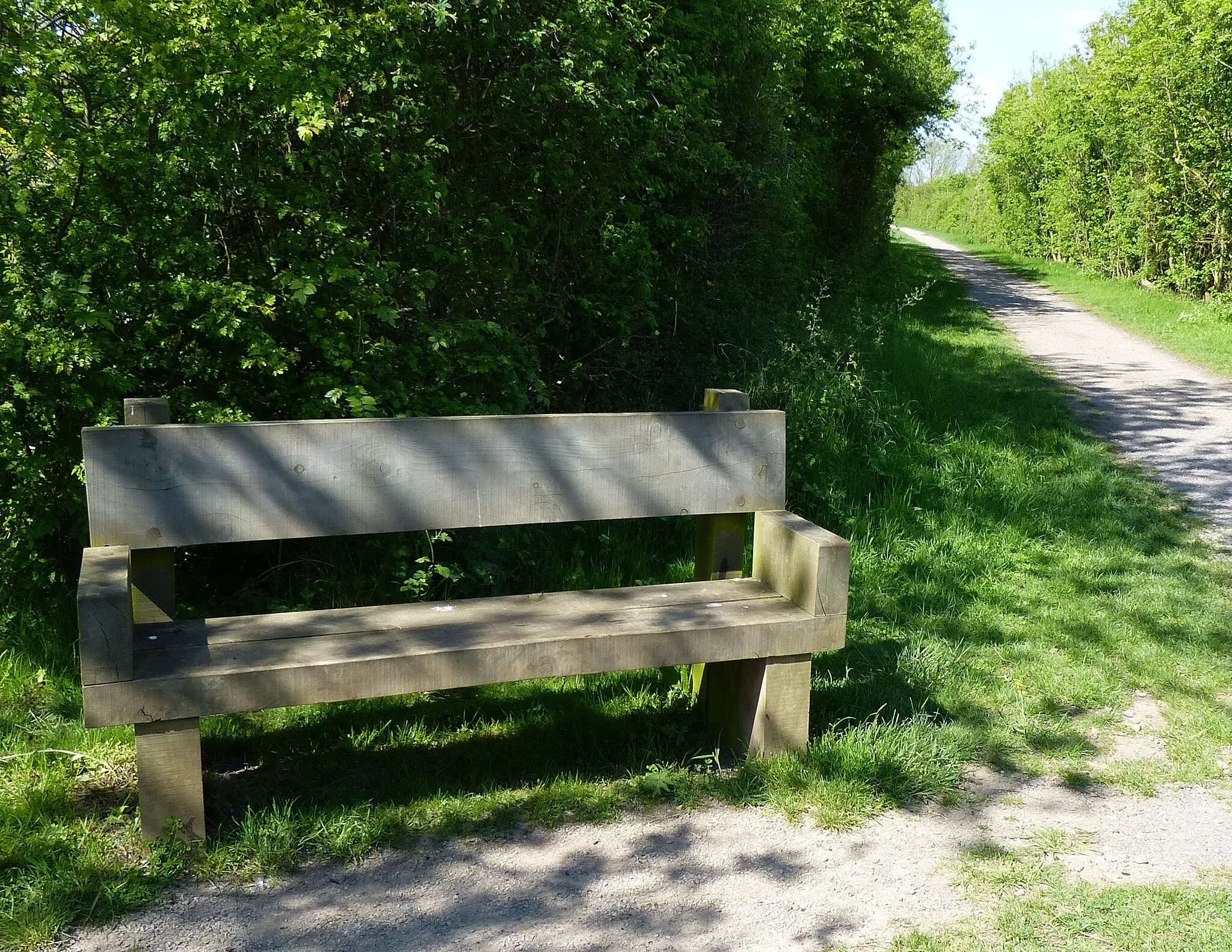 Photo showing: Bench along the Brampton Valley Way