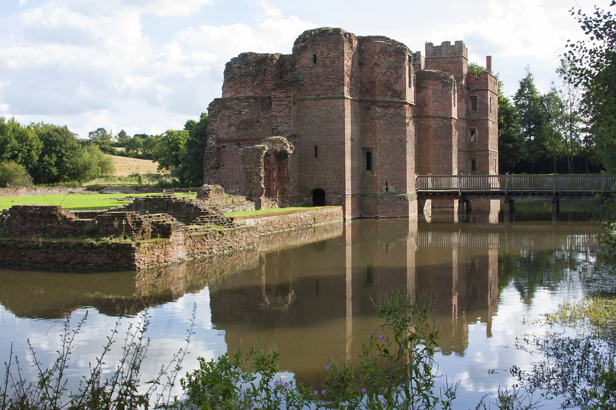 Photo showing: This is a photo of listed building number 1013323.