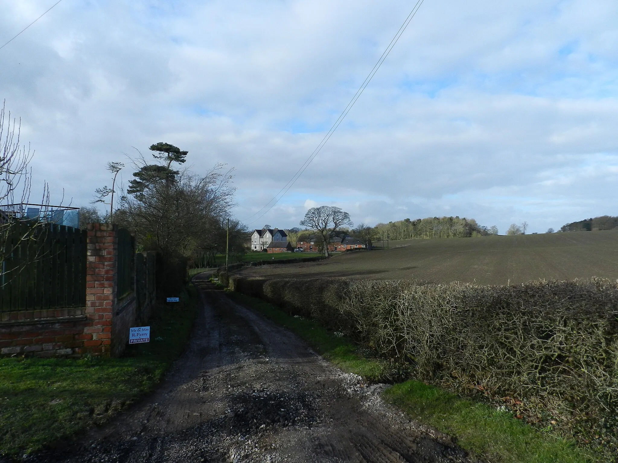 Photo showing: A private road, but a Public Footpath