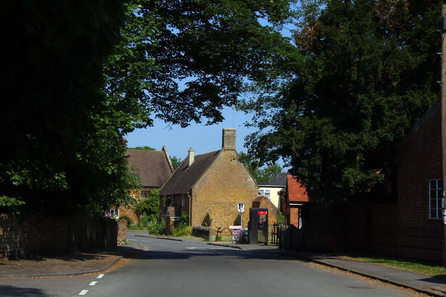 Photo showing: Memorial Road in Fenny Compton