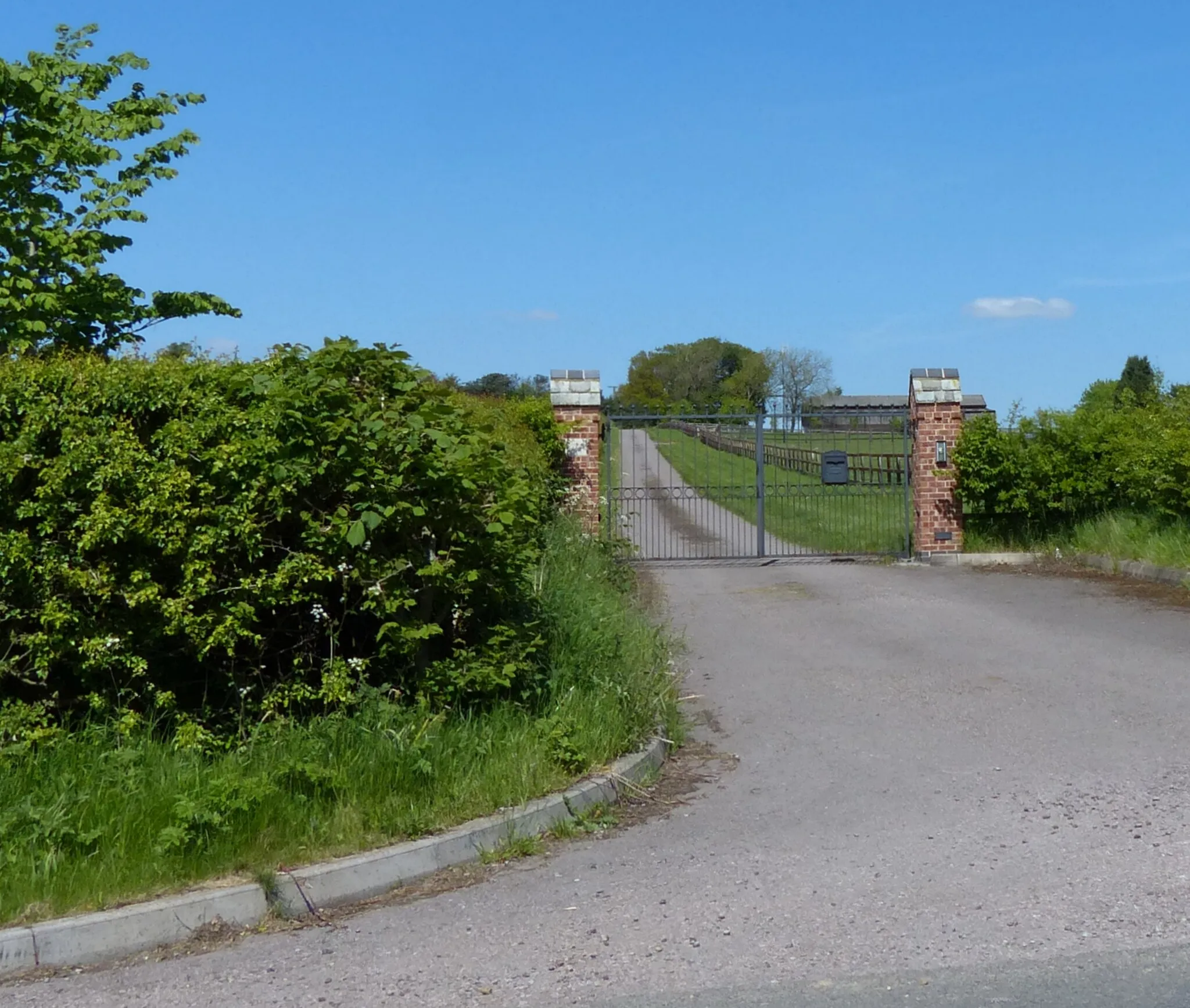 Photo showing: Entrance to Charley Knoll Farm