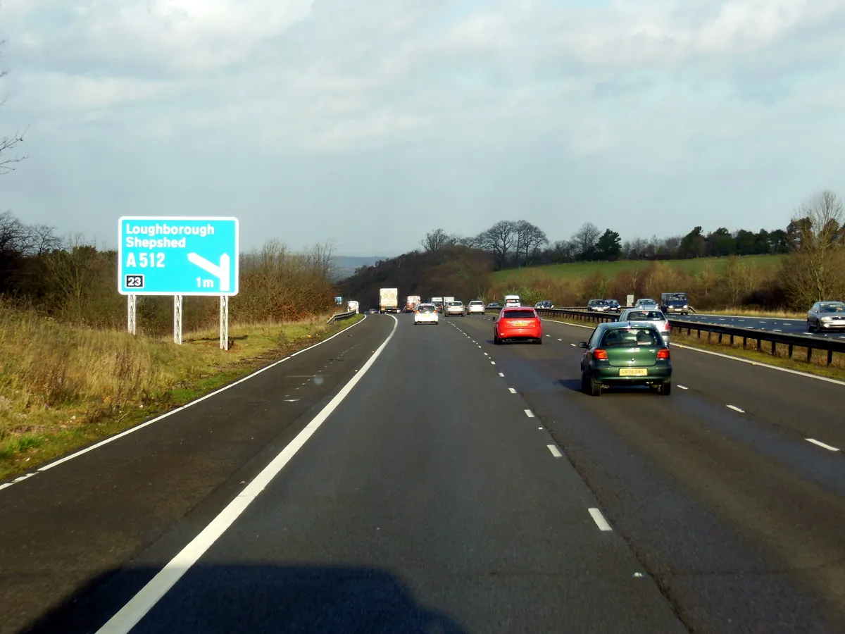 Photo showing: M1 northbound towards junction 23