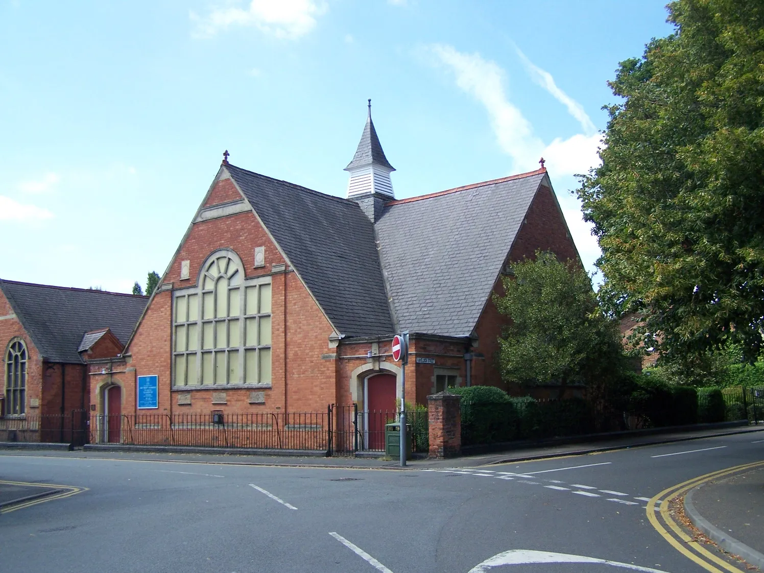 Photo showing: Holy Trinity Catholic Church, Desborough