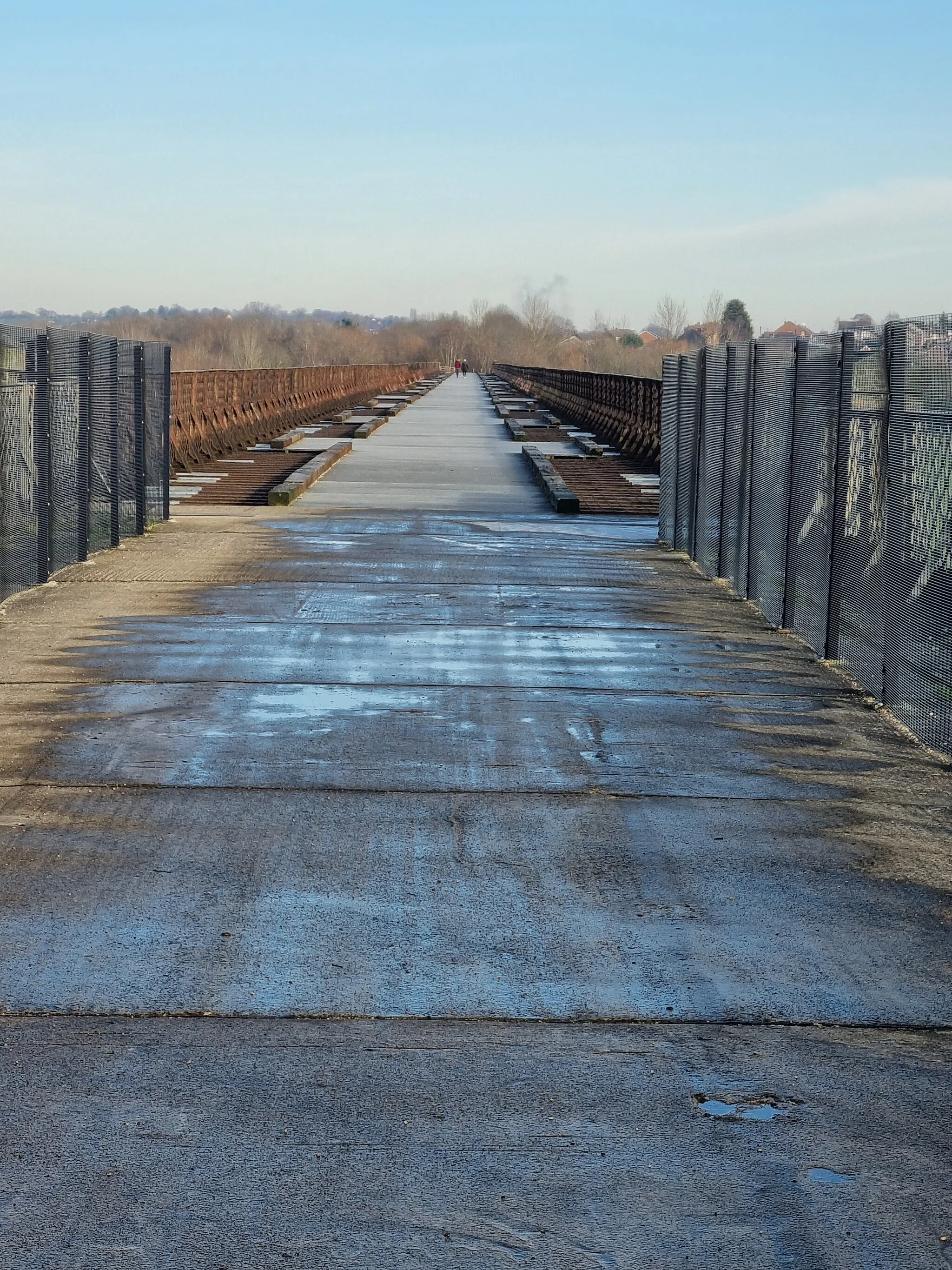 Photo showing: Bridge deck of Bennerley Viaduct, following restoration as a foot and cycle bridge