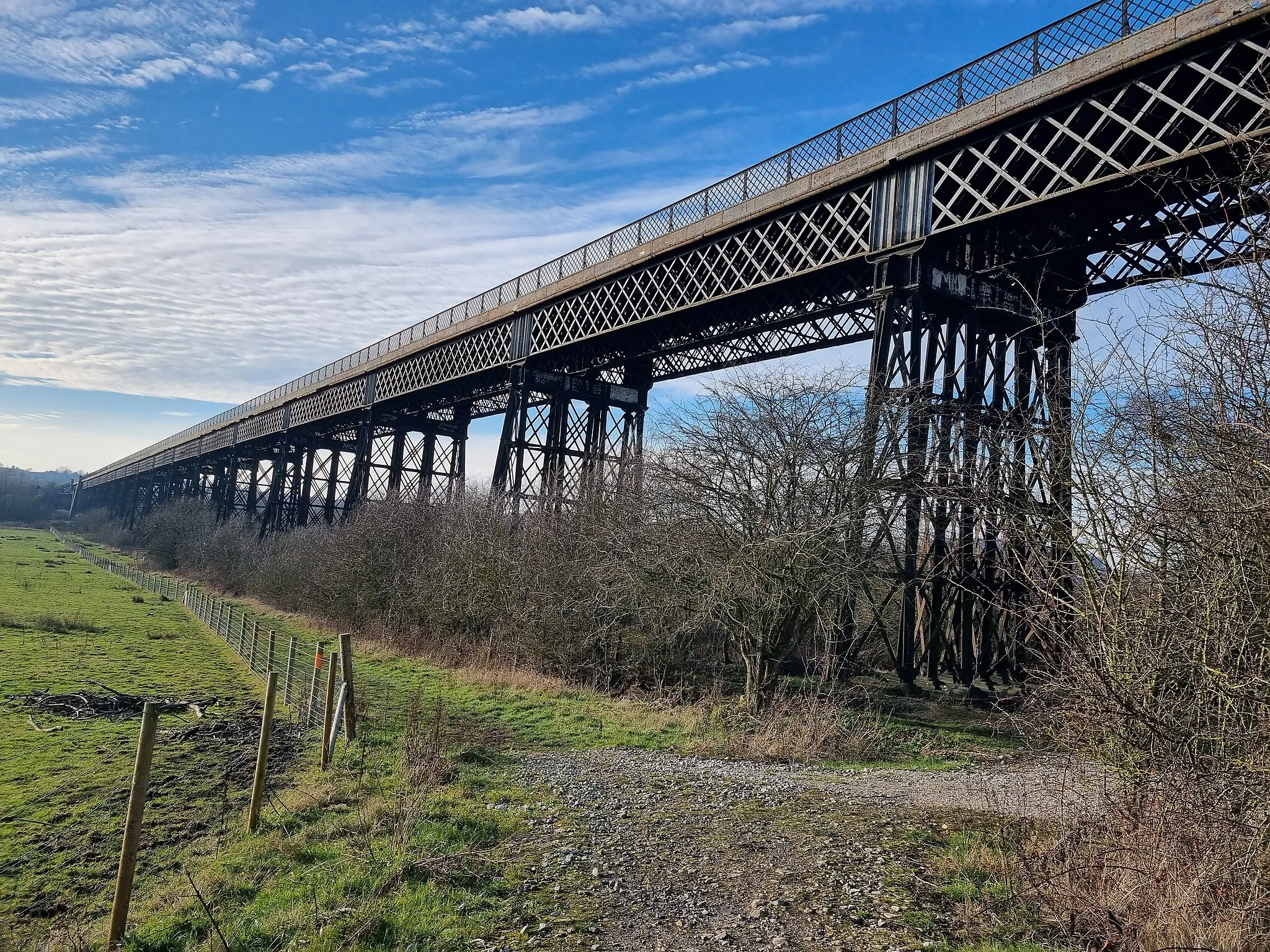 Photo showing: Bennerley Viaduct, Awsworth side, viewed from below