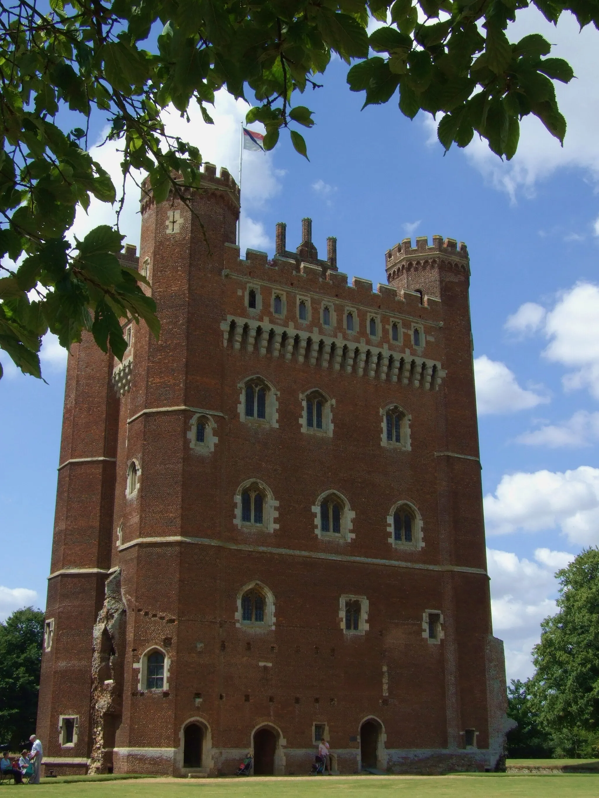 Photo showing: Front View Of Tattershall Castle