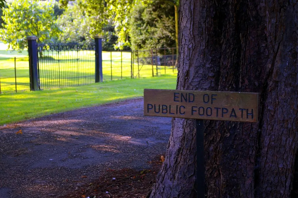 Photo showing: End of public footpath
