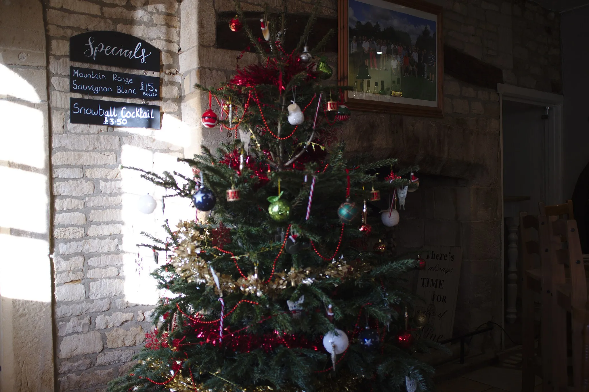 Photo showing: Inside the pub