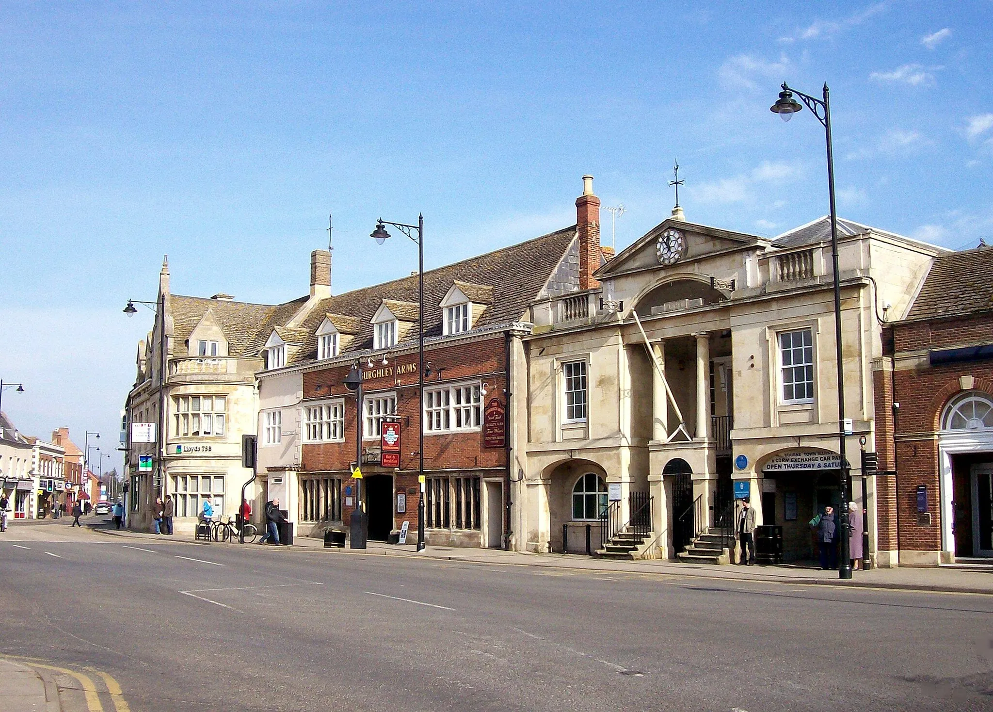 Photo showing: The town centre at Bourne, Lincolnshire