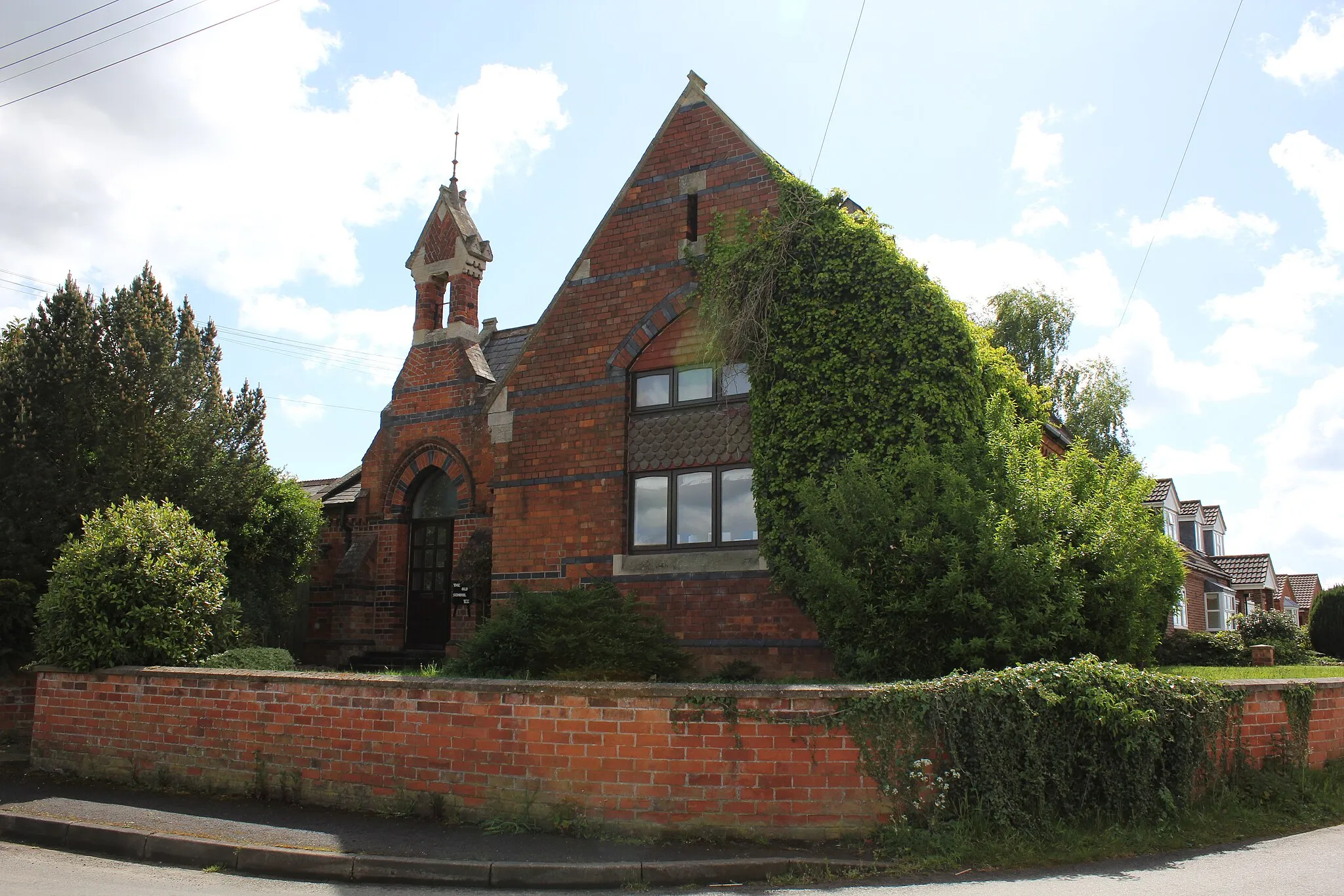 Photo showing: The Old School, Main Street, Bishop Norton