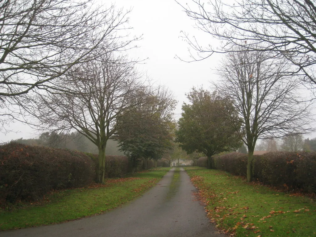 Photo showing: Avenue at Grange de Lings