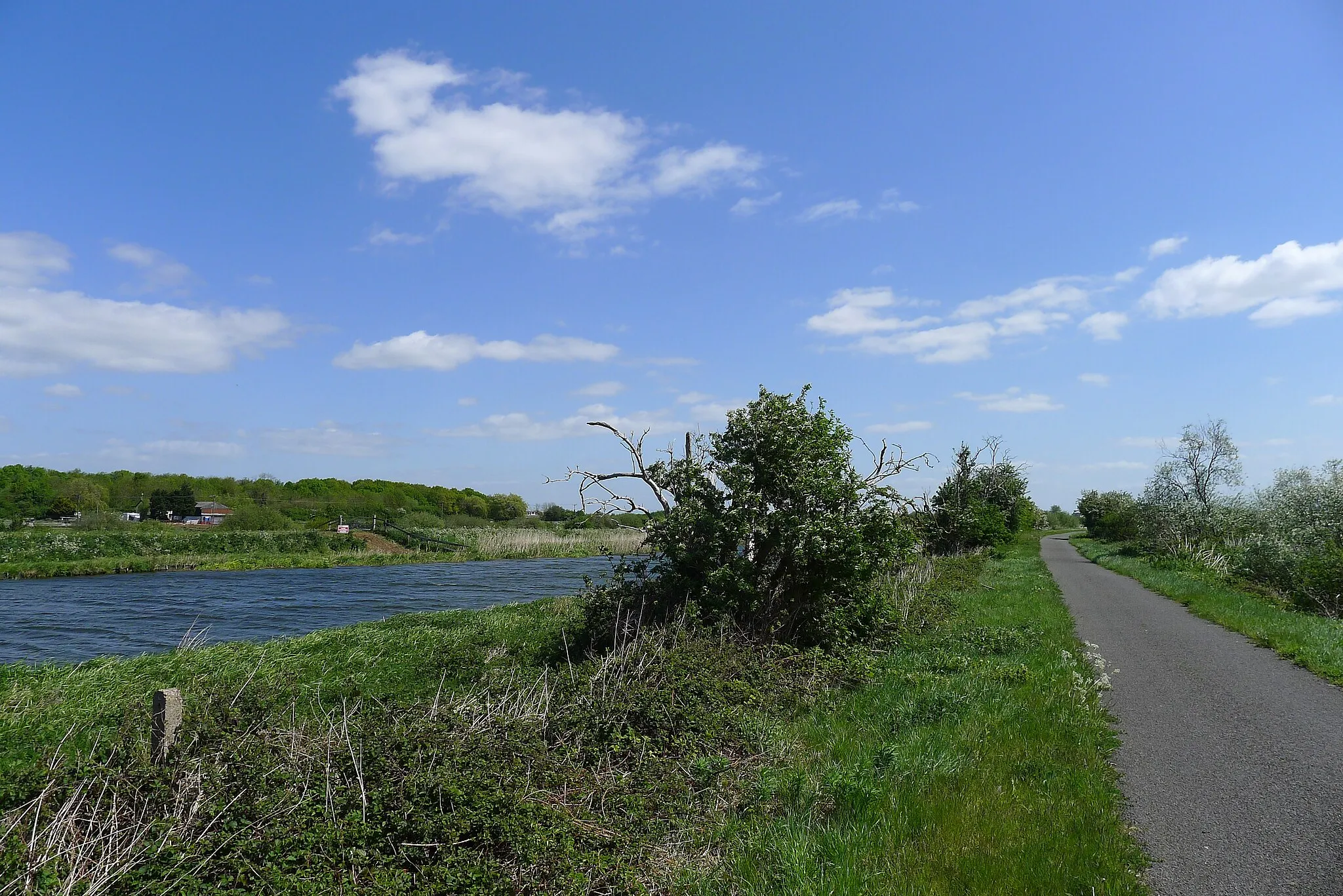 Photo showing: Approaching a bend on the Water Rail Way