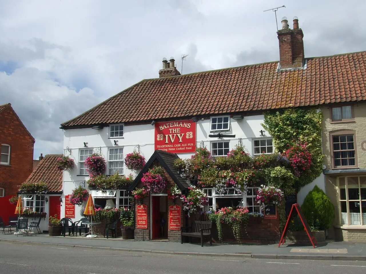 Photo showing: The Ivy Pub