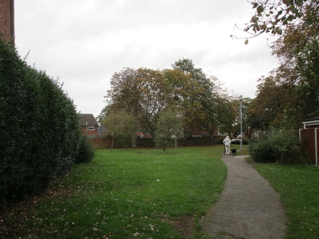 Photo showing: Green space off Hathersage Avenue