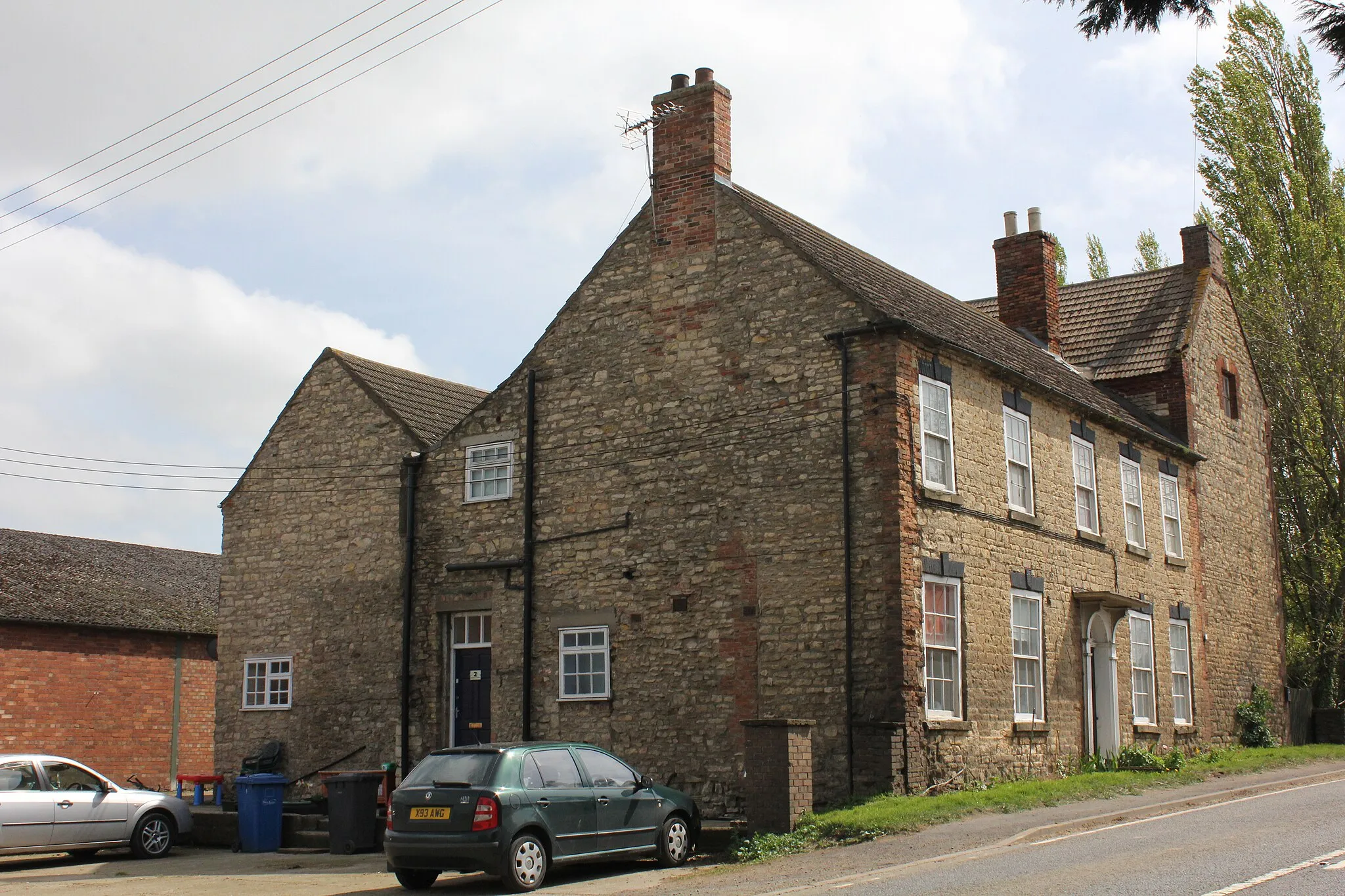 Photo showing: Cromwell House and former Inn Spital in the Street