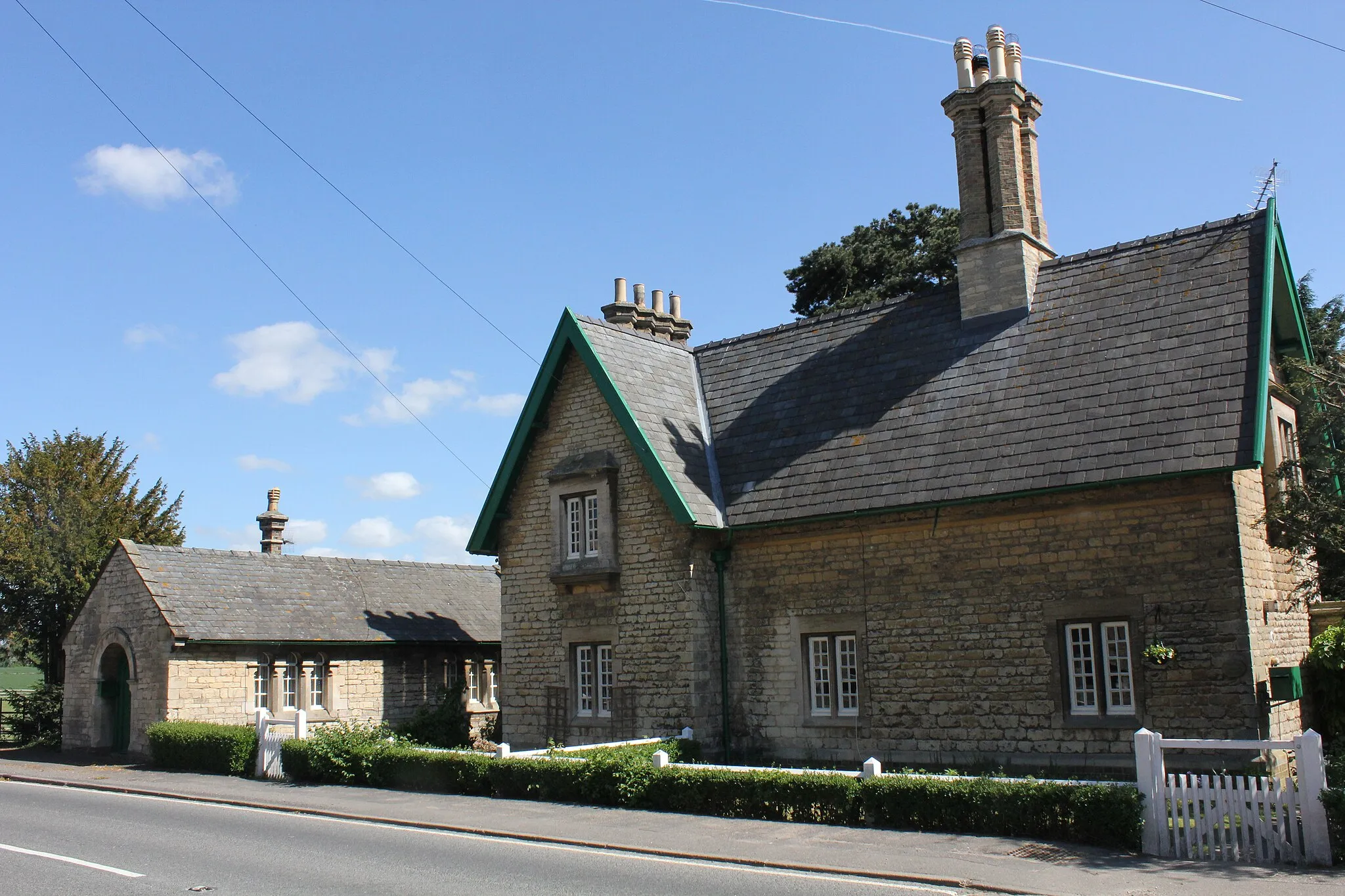 Photo showing: Village Hall and two cottages, B1188 Main Street