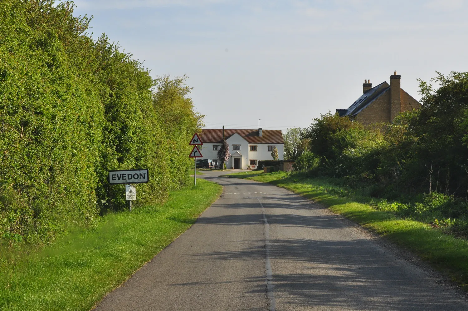 Photo showing: Entering the village - Evedon