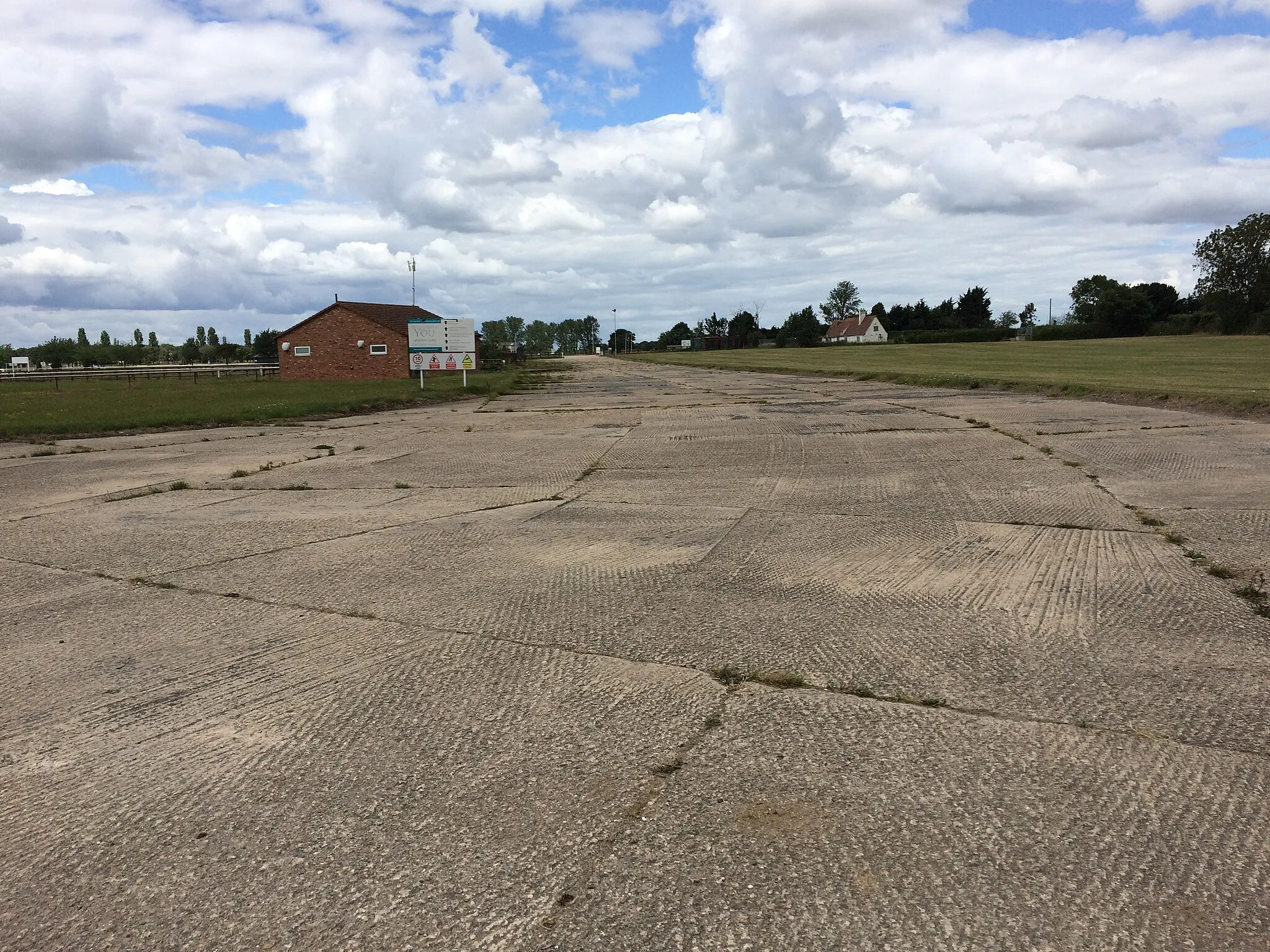 Photo showing: RAF Winthorpe Taxiway