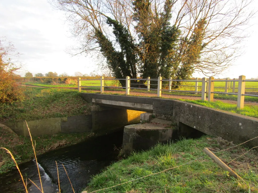 Photo showing: Bridge over Grassthorpe Beck