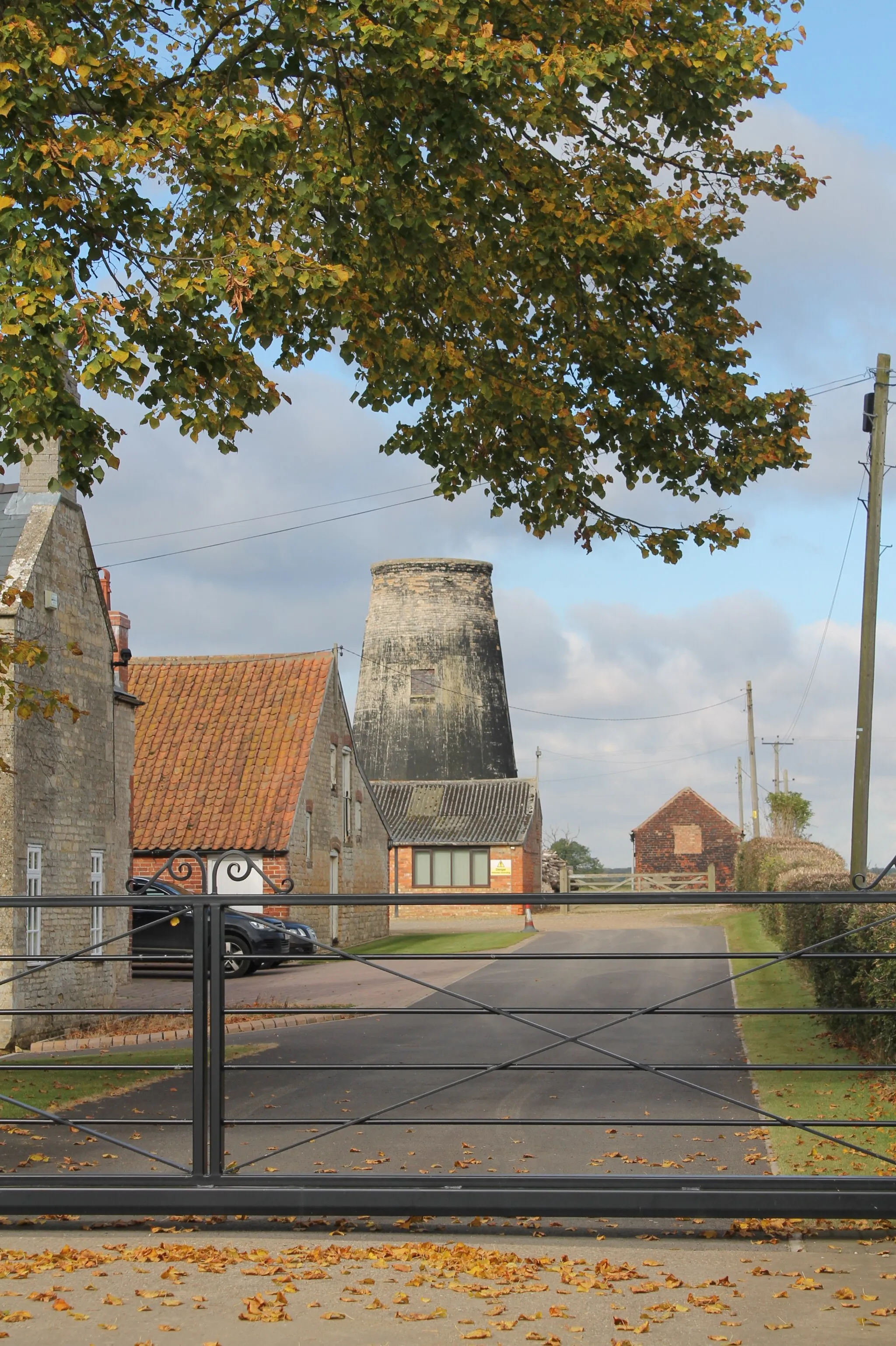 Photo showing: Oasby Mill