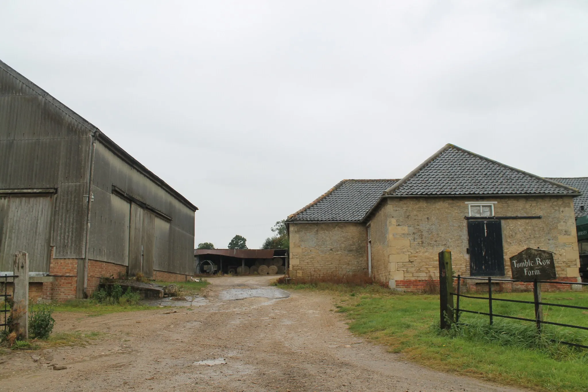 Photo showing: Entrance to Tumble Row Farm