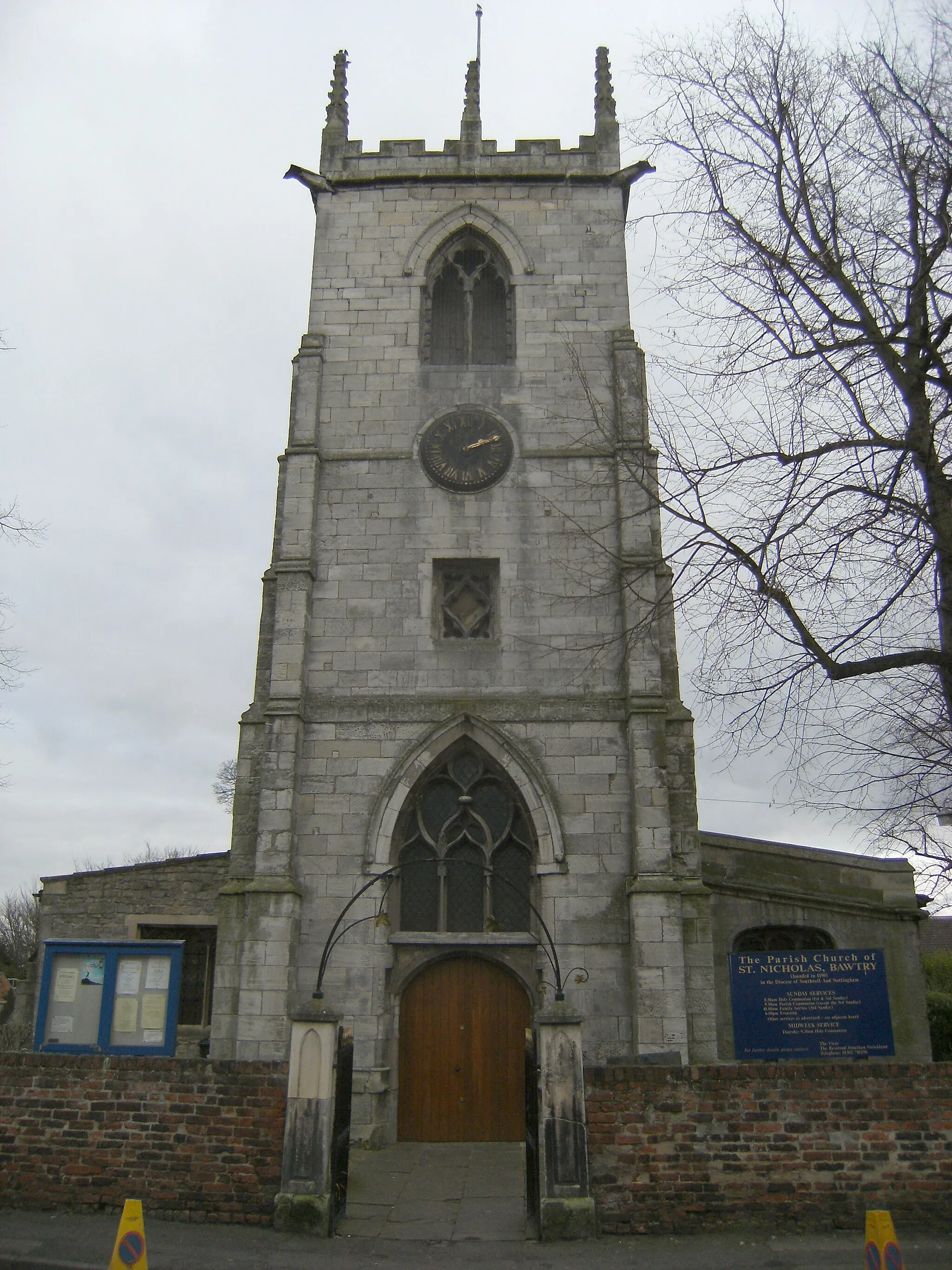 Photo showing: The Church of St Nicholas in Bawtry, South Yorkshire, from the west.