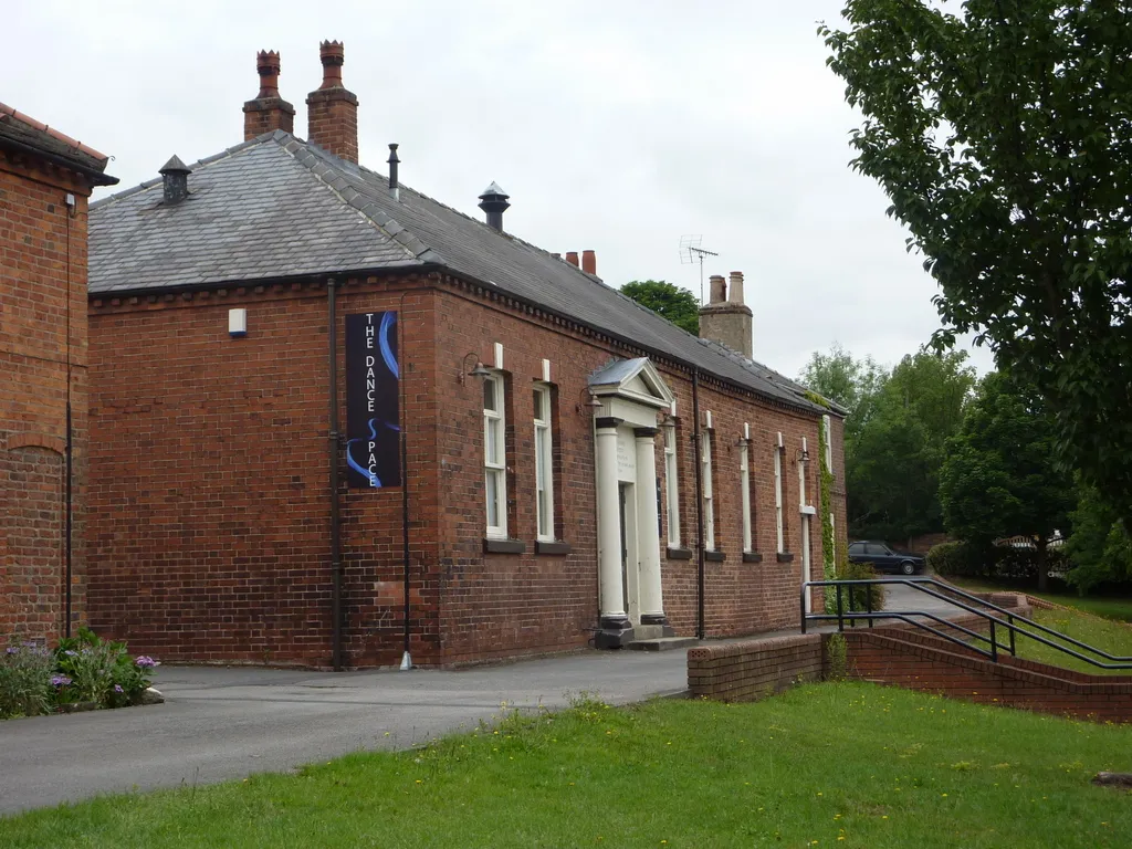 Photo showing: Former school in Bawtry