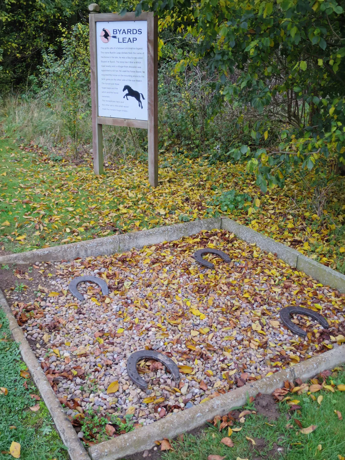 Photo showing: Byard's Leap memorial